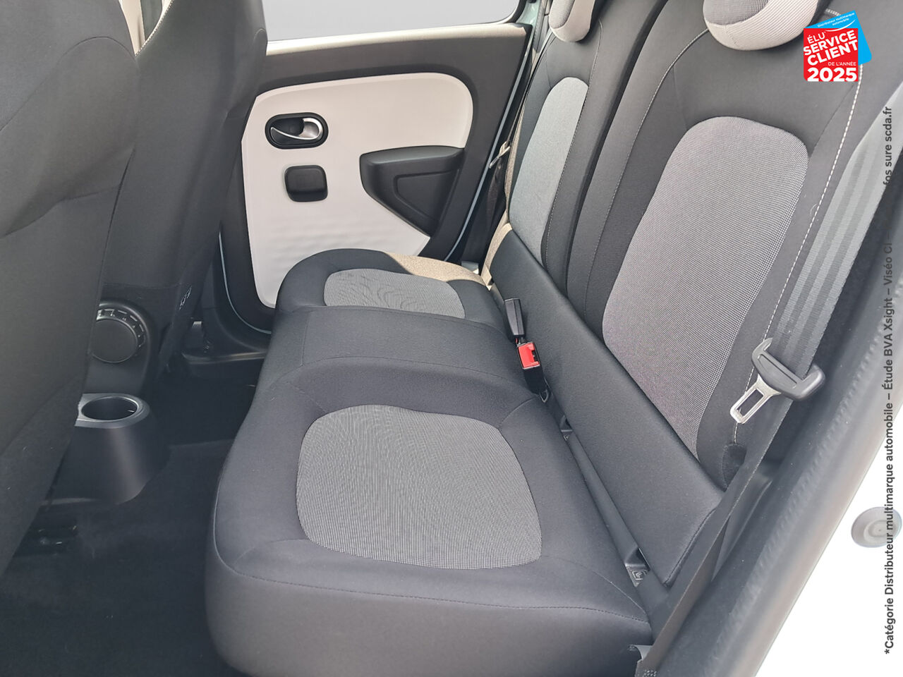 Véhicule d'occasion RENAULT TWINGO 1.0 SCE 65CH EQUILIBRE chez Nissan Dijon