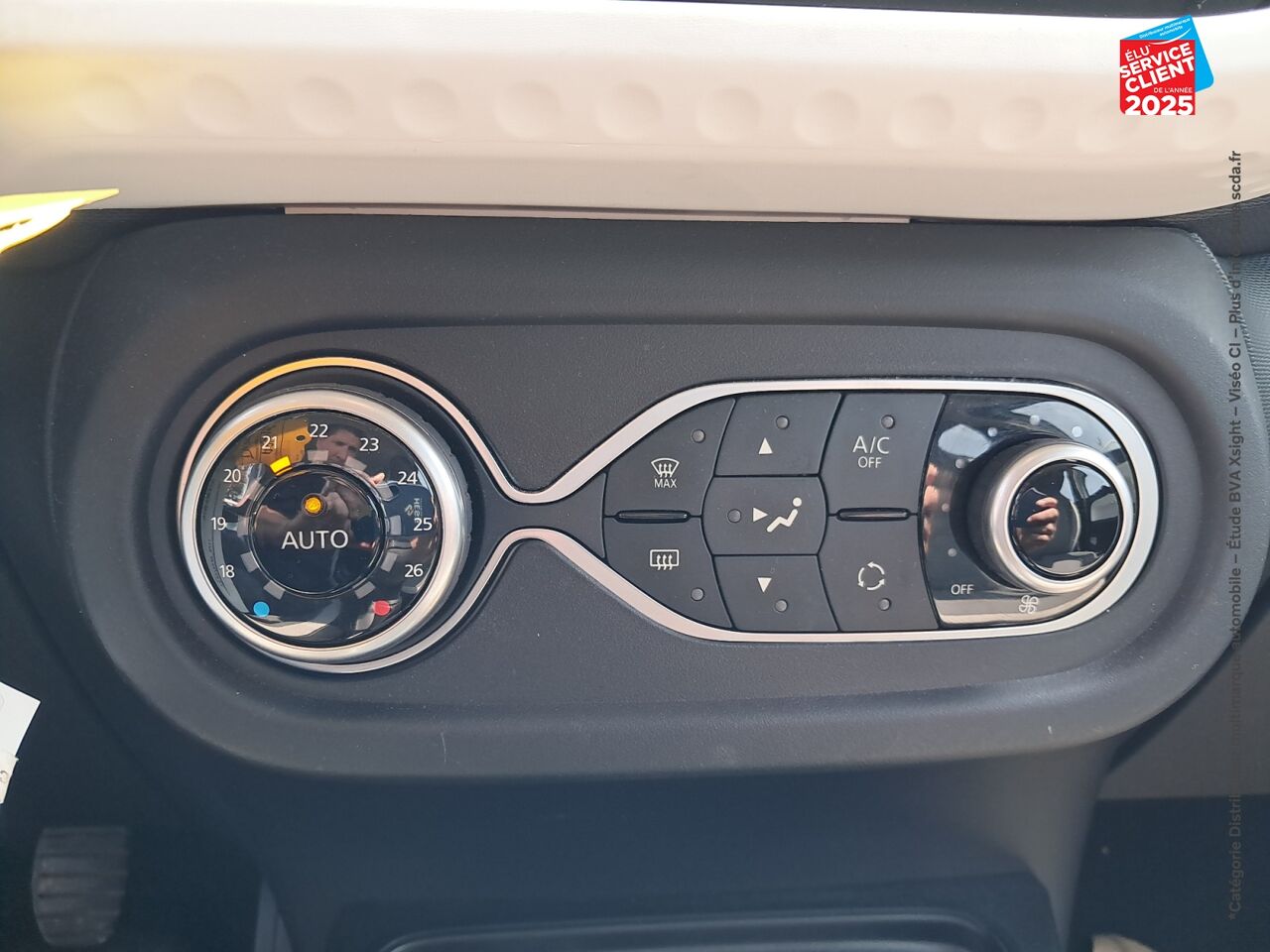 Véhicule d'occasion RENAULT TWINGO 1.0 SCE 65CH EQUILIBRE chez Nissan Dijon