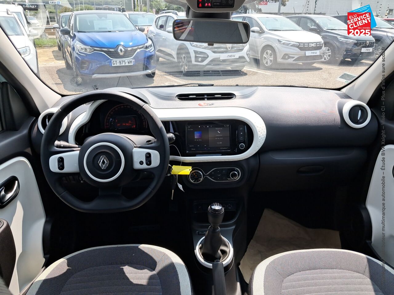 Véhicule d'occasion RENAULT TWINGO 1.0 SCE 65CH EQUILIBRE chez Nissan Dijon