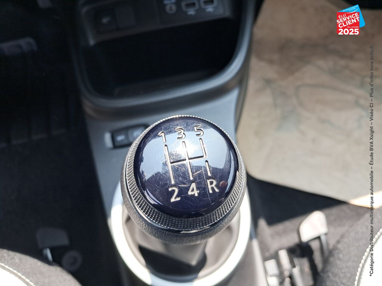 Véhicule d'occasion RENAULT TWINGO 1.0 SCE 65CH EQUILIBRE chez Nissan Dijon