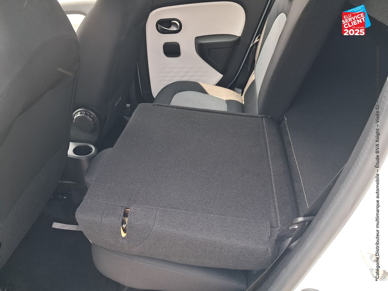 Véhicule d'occasion RENAULT TWINGO 1.0 SCE 65CH EQUILIBRE chez Nissan Dijon