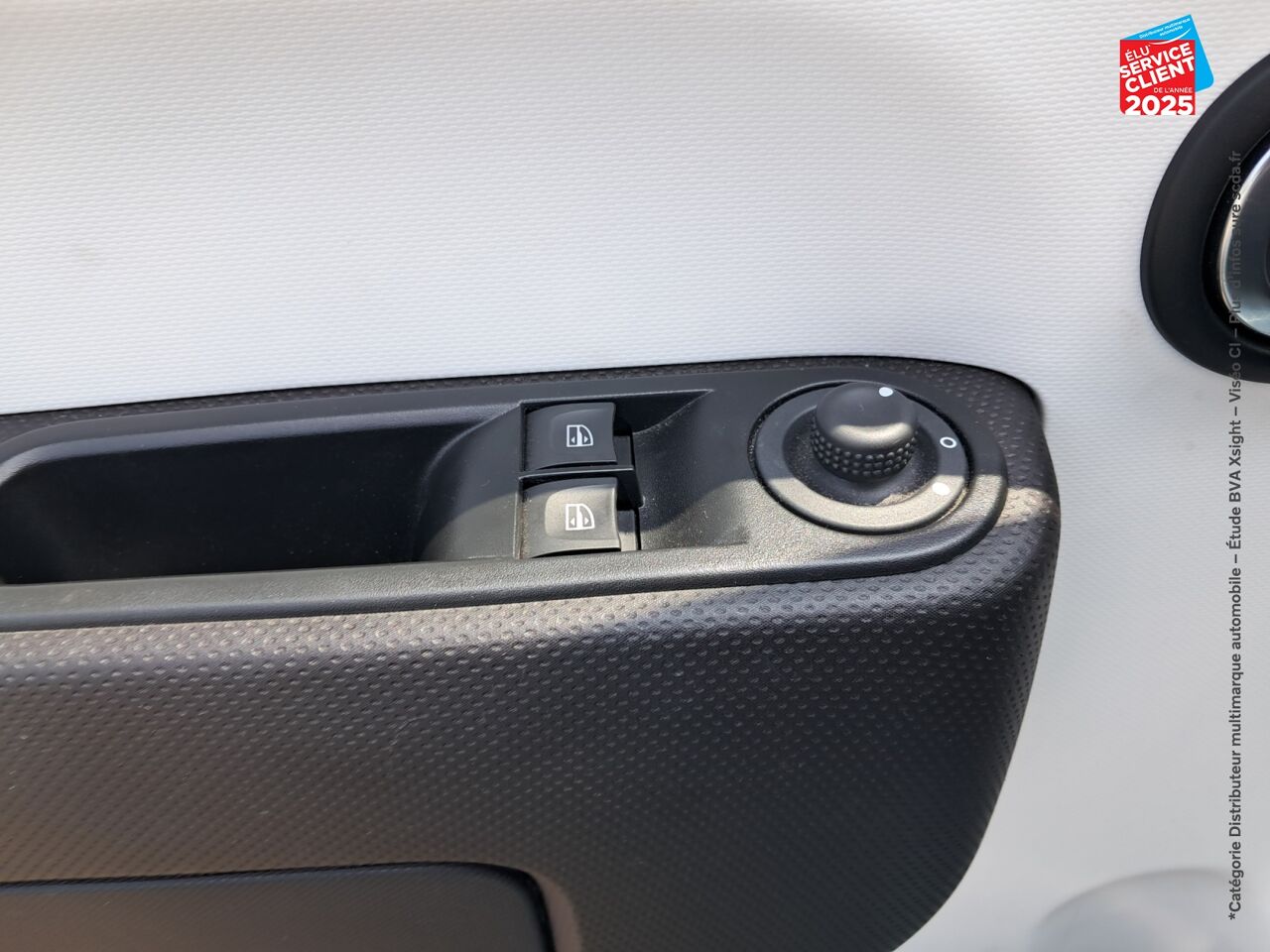 Véhicule d'occasion RENAULT TWINGO 1.0 SCE 65CH EQUILIBRE chez Nissan Dijon