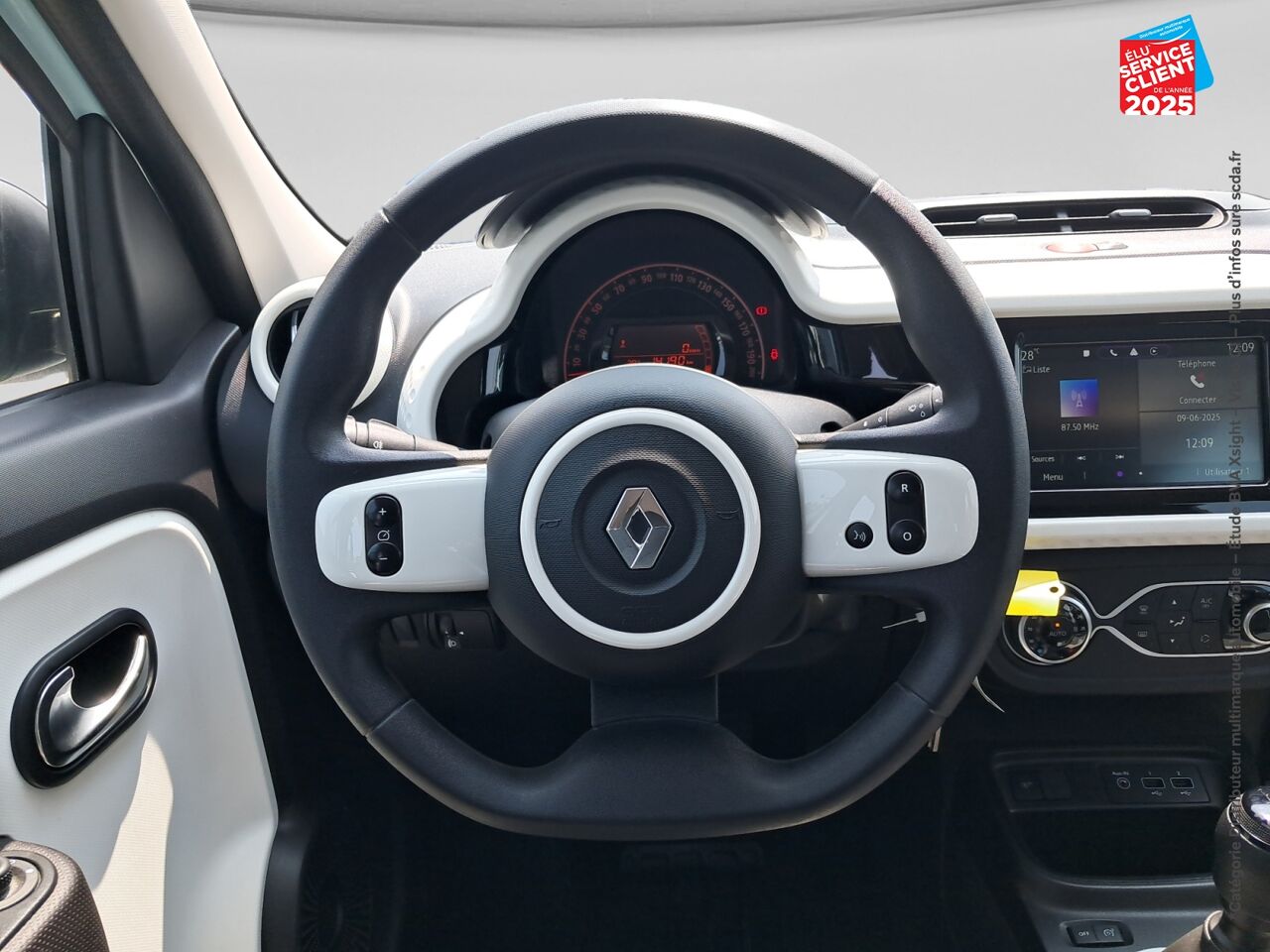 Véhicule d'occasion RENAULT TWINGO 1.0 SCE 65CH EQUILIBRE chez Nissan Dijon