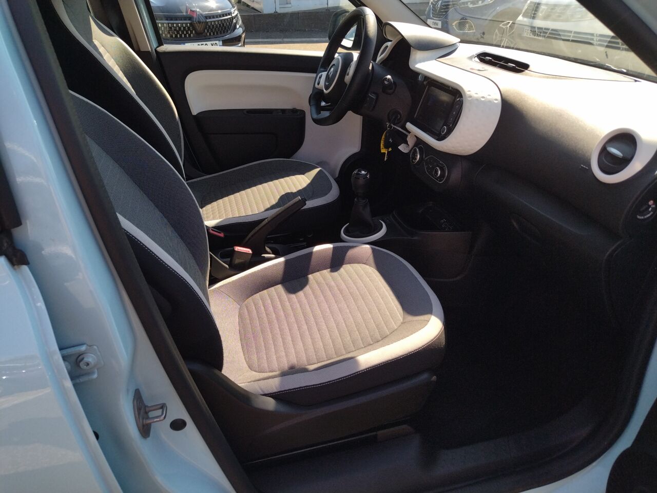 Véhicule d'occasion RENAULT TWINGO 1.0 SCE 65CH EQUILIBRE chez Nissan Strasbourg