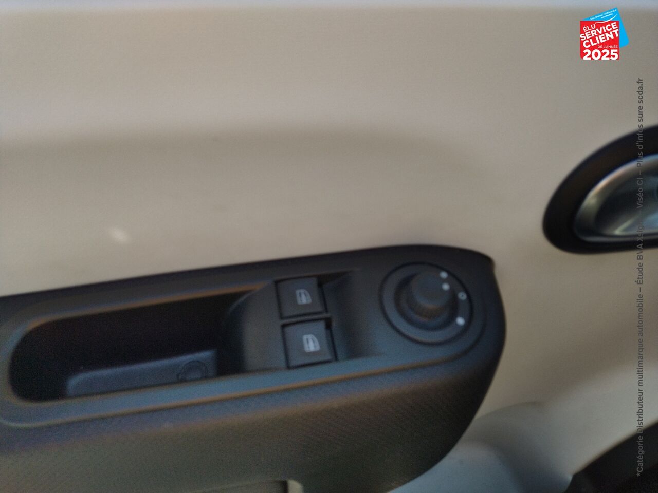 Véhicule d'occasion RENAULT TWINGO 1.0 SCE 65CH EQUILIBRE chez Nissan Strasbourg