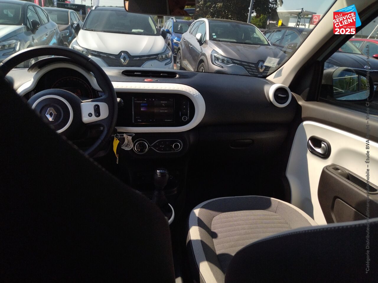 Véhicule d'occasion RENAULT TWINGO 1.0 SCE 65CH EQUILIBRE chez Nissan Strasbourg