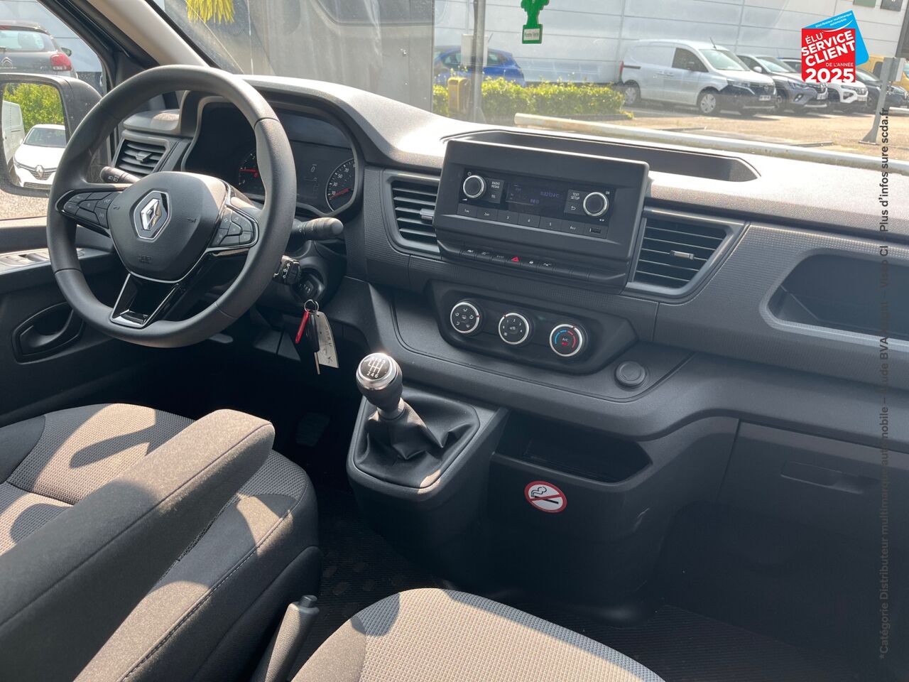 Véhicule d'occasion RENAULT TRAFIC COMBI L2 2.0 BLUE DCI 150CH SS INTENS 8 PLACES chez Hyundai Epernay