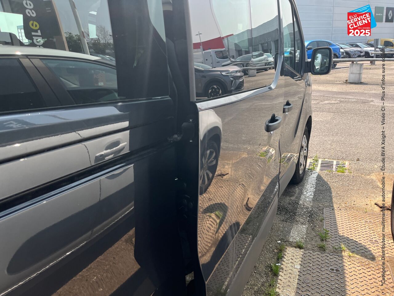 Véhicule d'occasion RENAULT TRAFIC COMBI L2 2.0 BLUE DCI 150CH SS INTENS 8 PLACES chez Hyundai Epernay