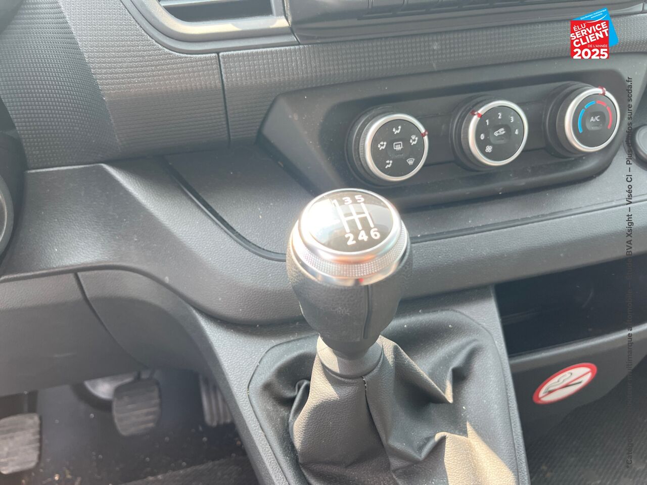 Véhicule d'occasion RENAULT TRAFIC COMBI L2 2.0 BLUE DCI 150CH SS INTENS 8 PLACES chez Hyundai Epernay