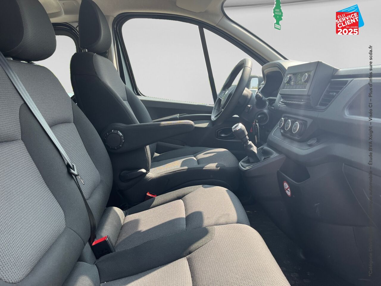 Véhicule d'occasion RENAULT TRAFIC COMBI L2 2.0 BLUE DCI 150CH SS INTENS 8 PLACES chez Hyundai Epernay