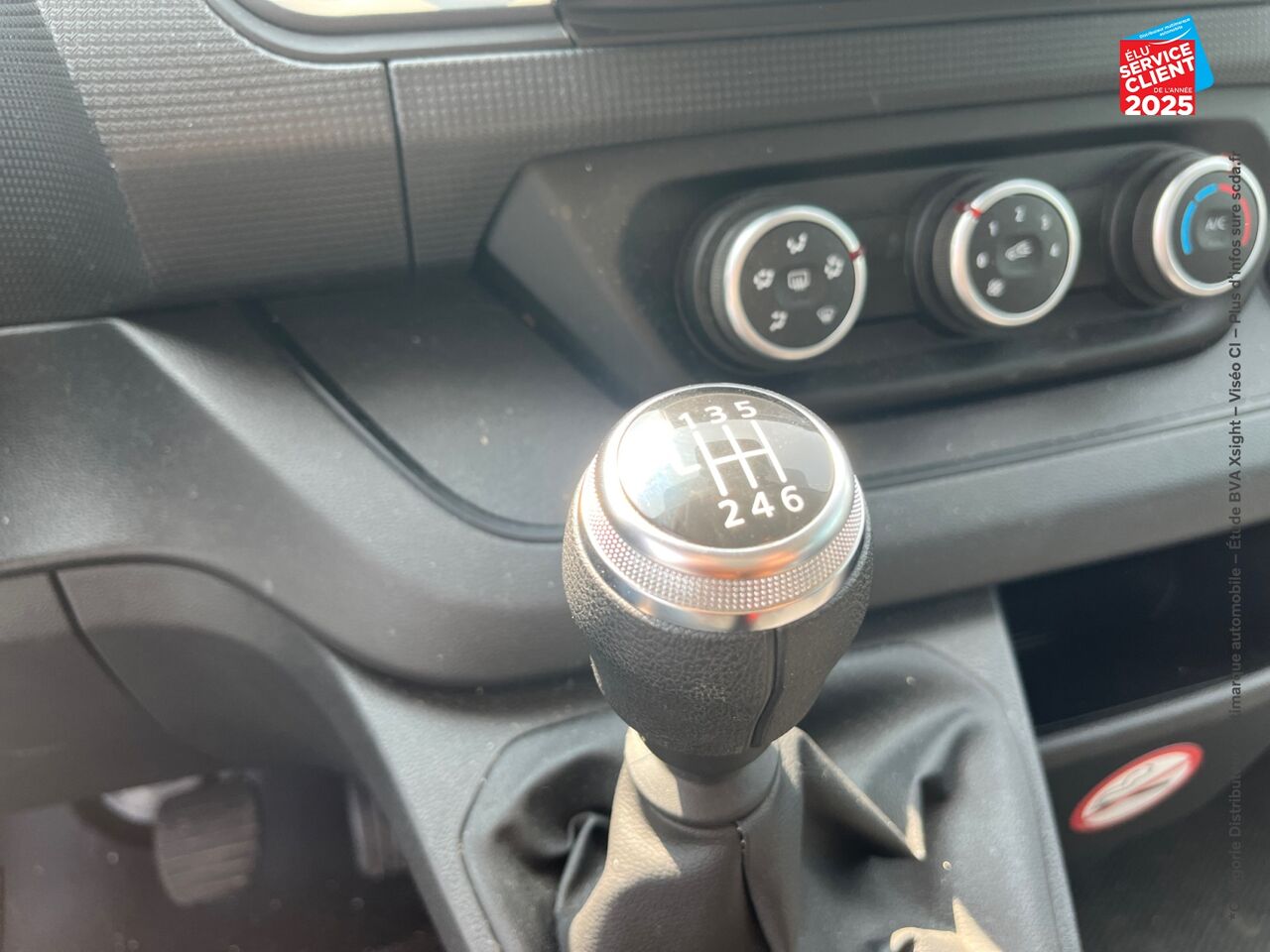 Véhicule d'occasion RENAULT TRAFIC COMBI L2 2.0 BLUE DCI 150CH SS INTENS 8 PLACES chez Hyundai Epernay