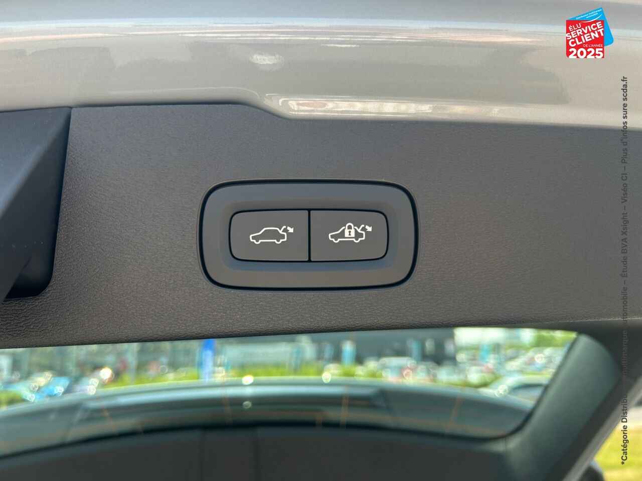 Véhicule d'occasion VOLVO V60 B3 163CH PLUS STYLE DARK DCT 7 chez Renault Sélestat