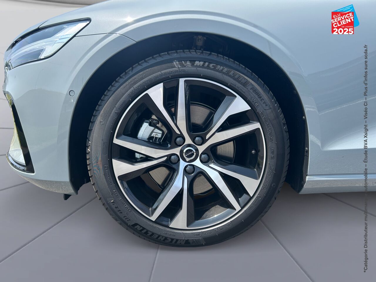 Véhicule d'occasion VOLVO V60 B3 163CH PLUS STYLE DARK DCT 7 chez Renault Sélestat