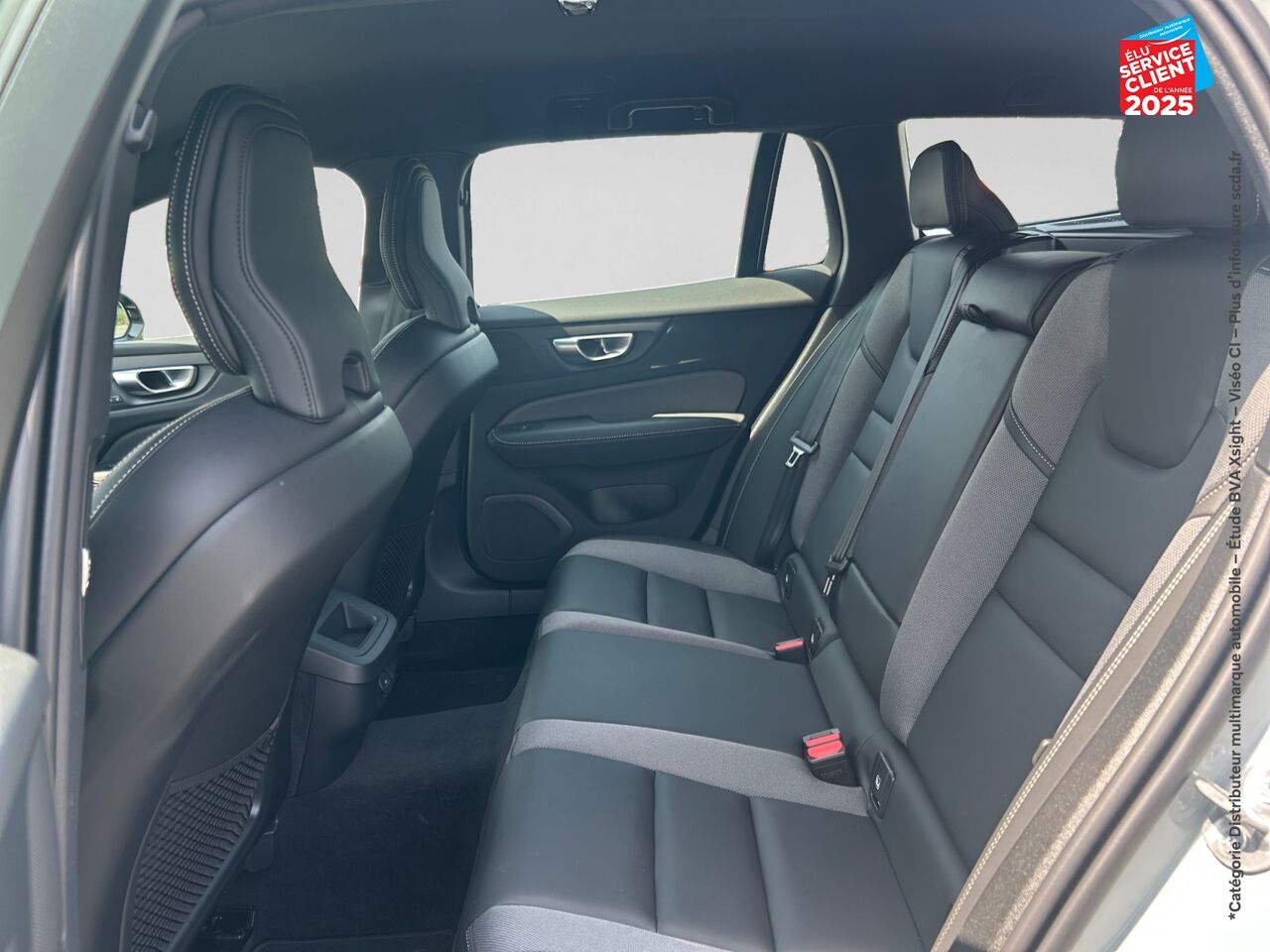 Véhicule d'occasion VOLVO V60 B3 163CH PLUS STYLE DARK DCT 7 chez Renault Sélestat