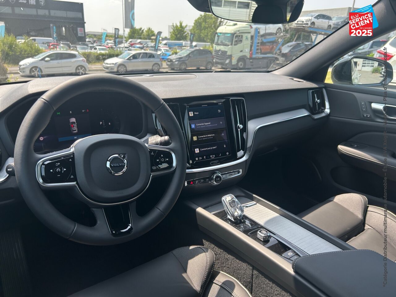 Véhicule d'occasion VOLVO V60 B3 163CH PLUS STYLE DARK DCT 7 chez Renault Sélestat
