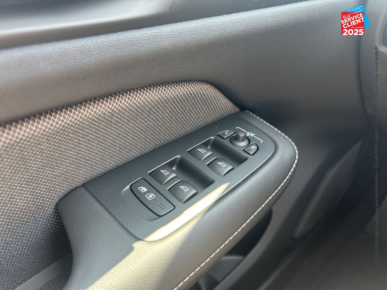 Véhicule d'occasion VOLVO V60 B3 163CH PLUS STYLE DARK DCT 7 chez Renault Sélestat