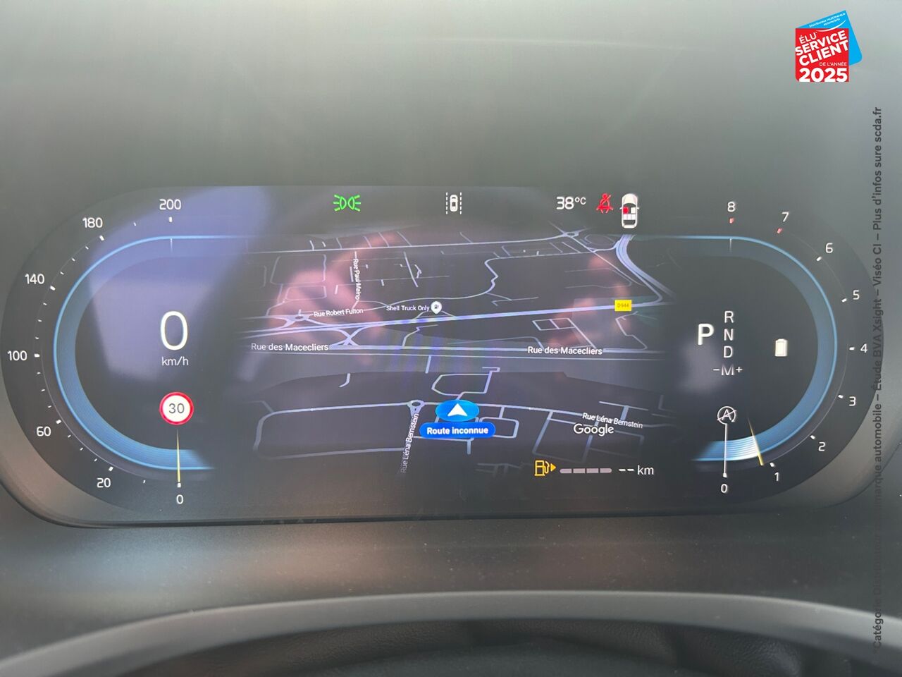 Véhicule d'occasion VOLVO V60 B3 163CH PLUS STYLE DARK DCT 7 chez Renault Sélestat