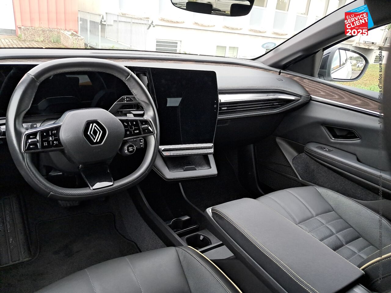 Véhicule d'occasion RENAULT MEGANE E-TECH ELECTRIC EV60 220CH ICONIC SUPER CHARGE chez Renault Saint-Louis