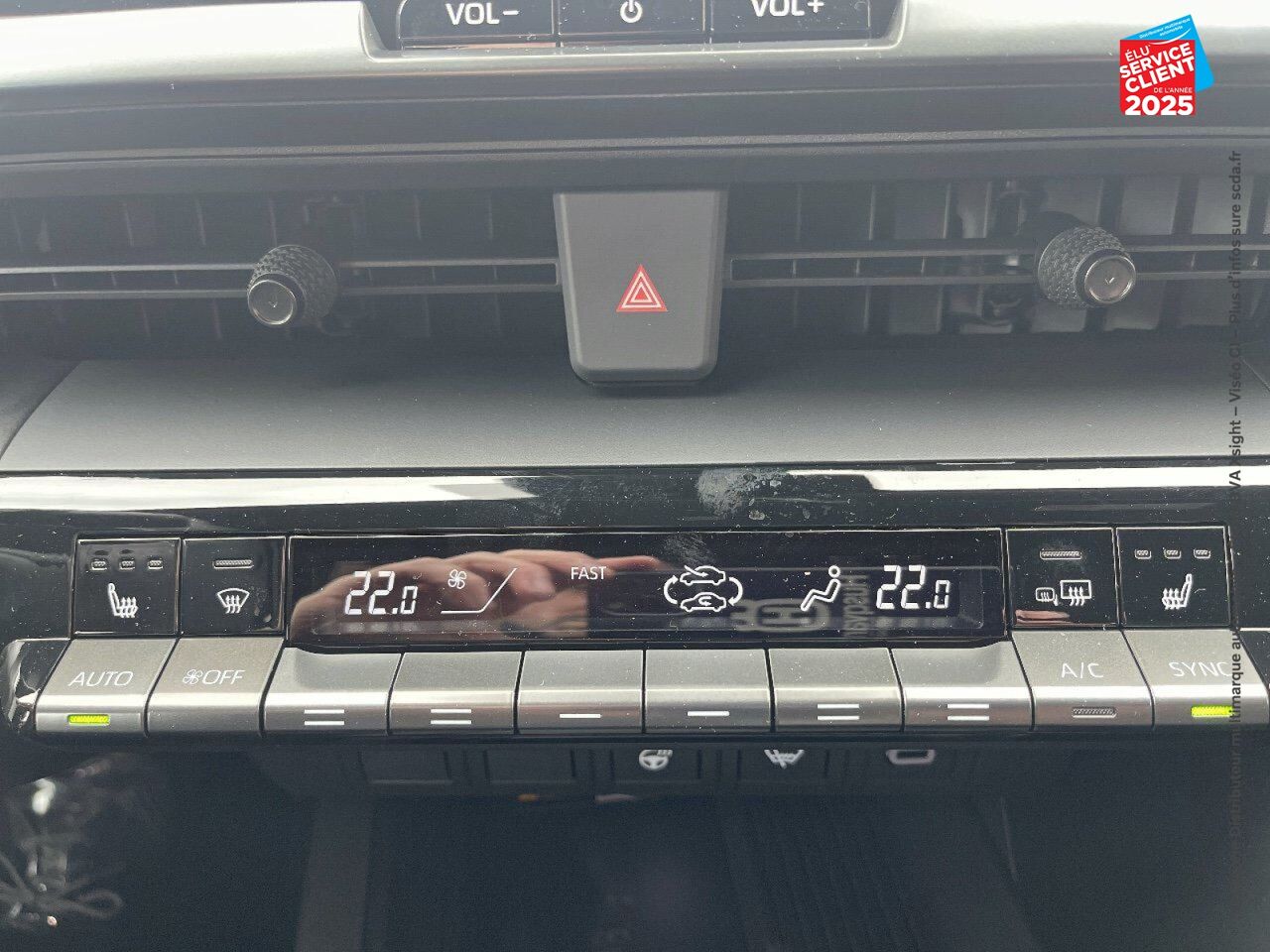 Véhicule neuf TOYOTA C-HR 2.0 HYBRIDE RECHARGEABLE 225CH DESIGN NG23 chez Toyota Saint Dizier