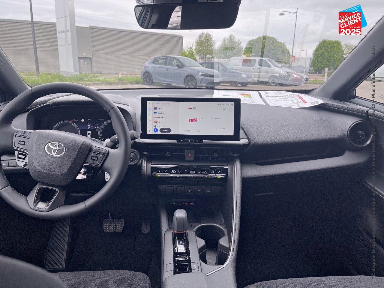 Véhicule neuf TOYOTA C-HR 2.0 HYBRIDE RECHARGEABLE 225CH DESIGN NG23 chez Toyota Saint Dizier