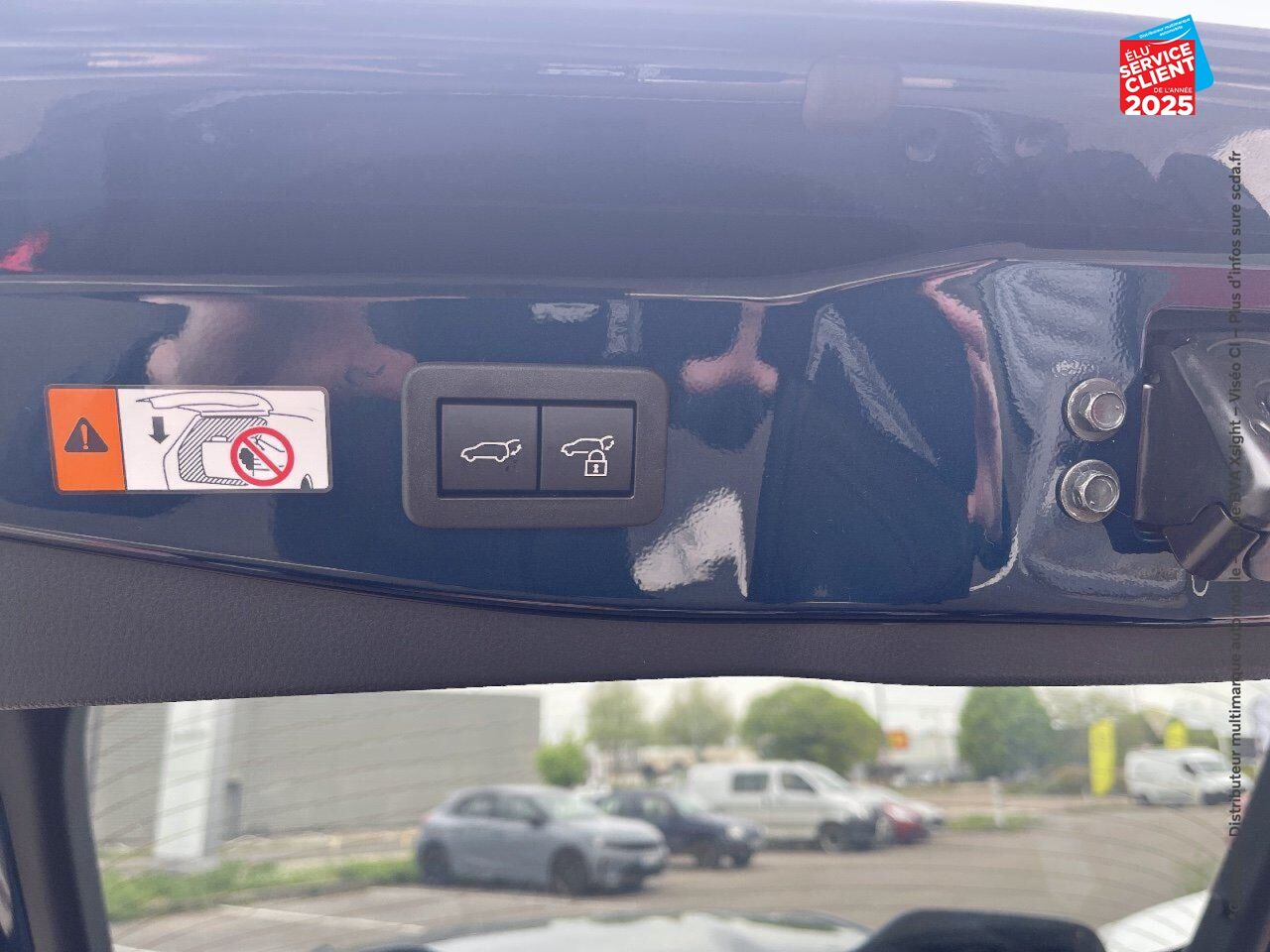 Véhicule neuf TOYOTA C-HR 2.0 HYBRIDE RECHARGEABLE 225CH DESIGN NG23 chez Toyota Saint Dizier