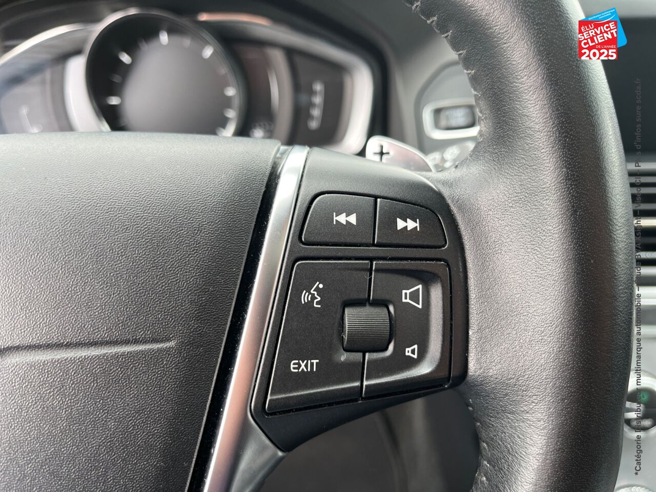 Véhicule d'occasion VOLVO XC60 D4 190CH SIGNATURE EDITION GEARTRONIC chez BMW Lons le Saunier