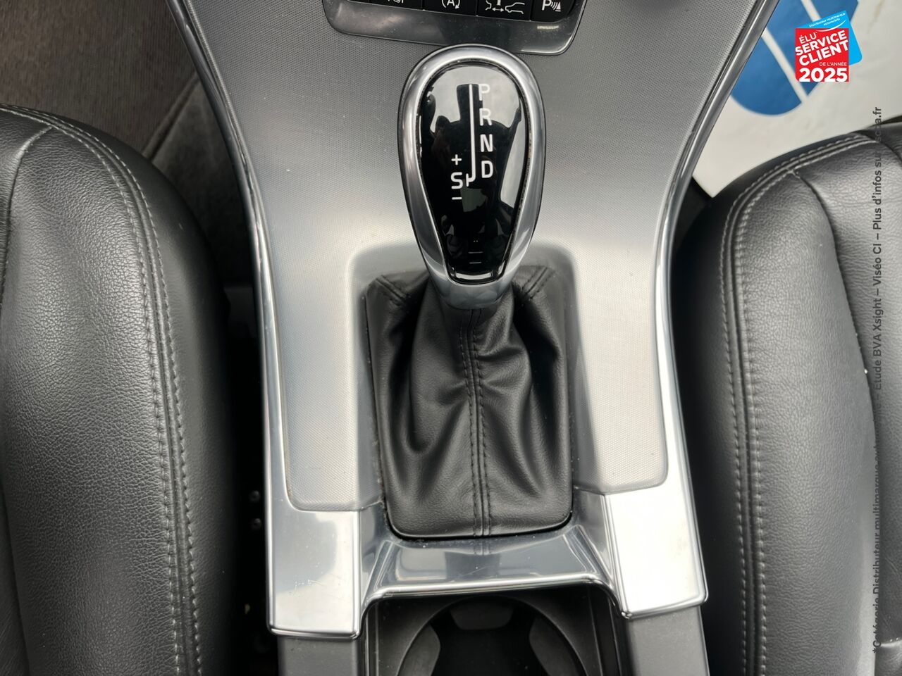 Véhicule d'occasion VOLVO XC60 D4 190CH SIGNATURE EDITION GEARTRONIC chez BMW Lons le Saunier