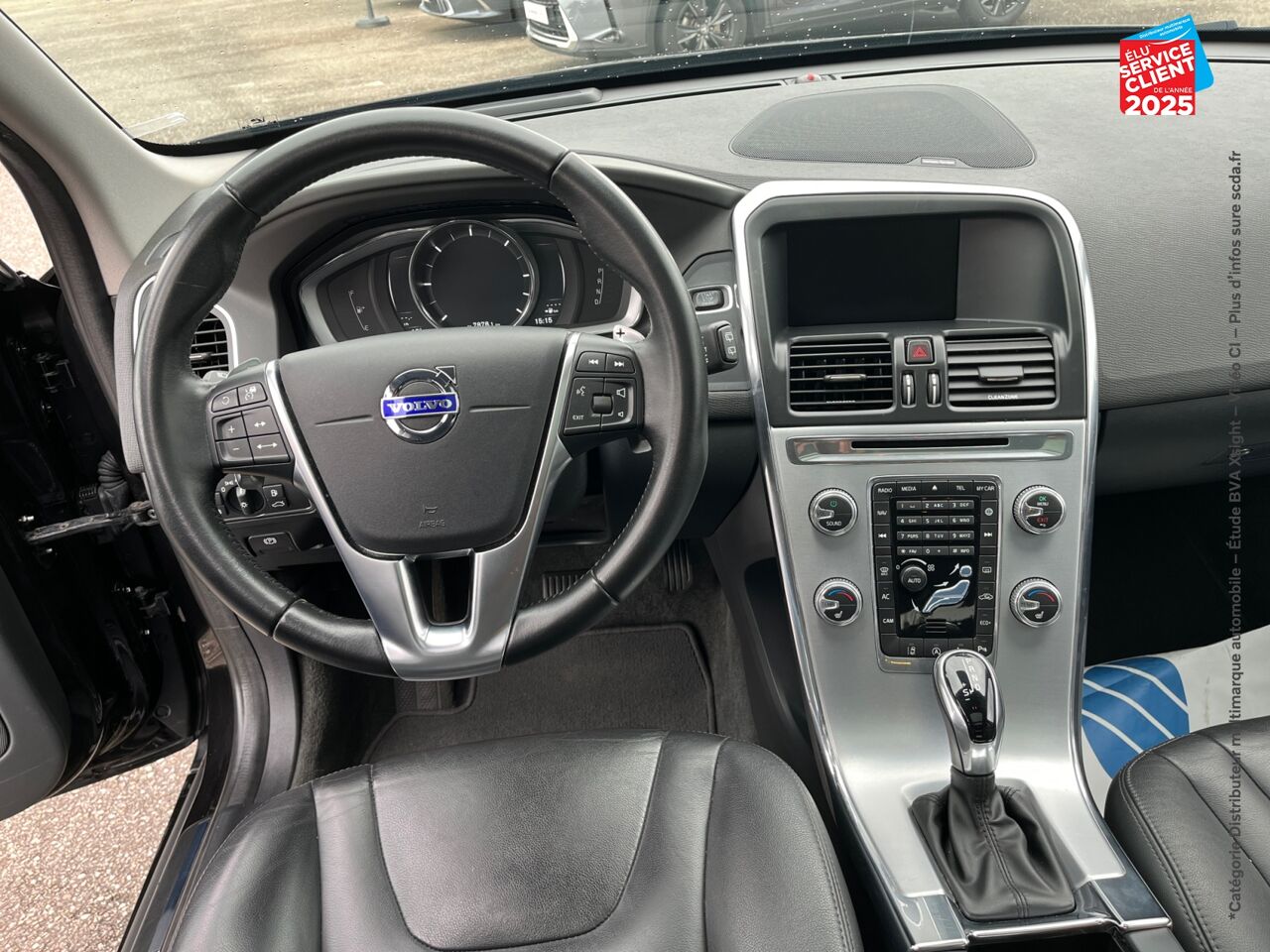 Véhicule d'occasion VOLVO XC60 D4 190CH SIGNATURE EDITION GEARTRONIC chez BMW Lons le Saunier