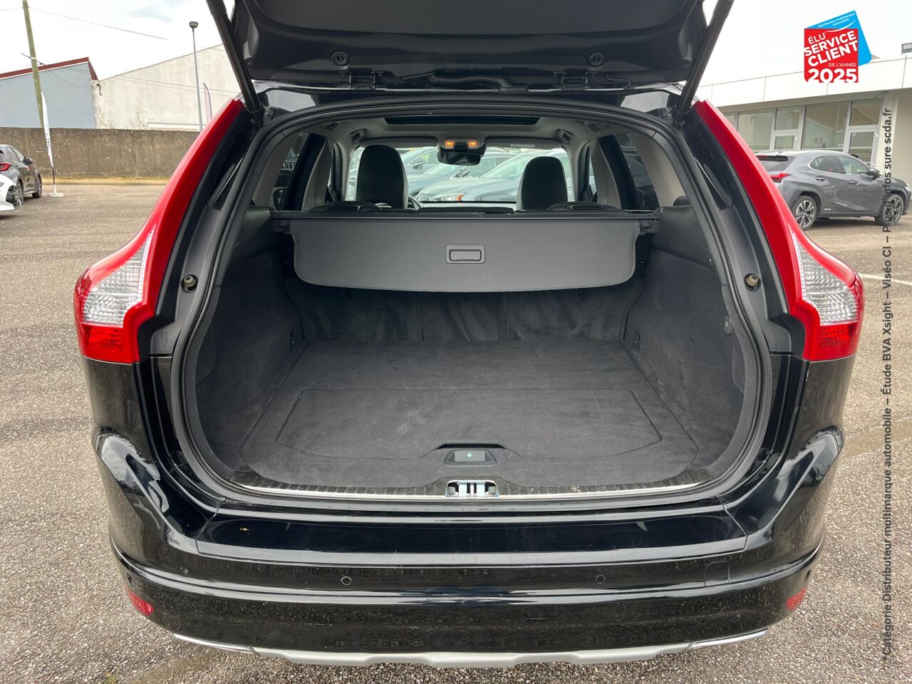 Véhicule d'occasion VOLVO XC60 D4 190CH SIGNATURE EDITION GEARTRONIC chez BMW Lons le Saunier