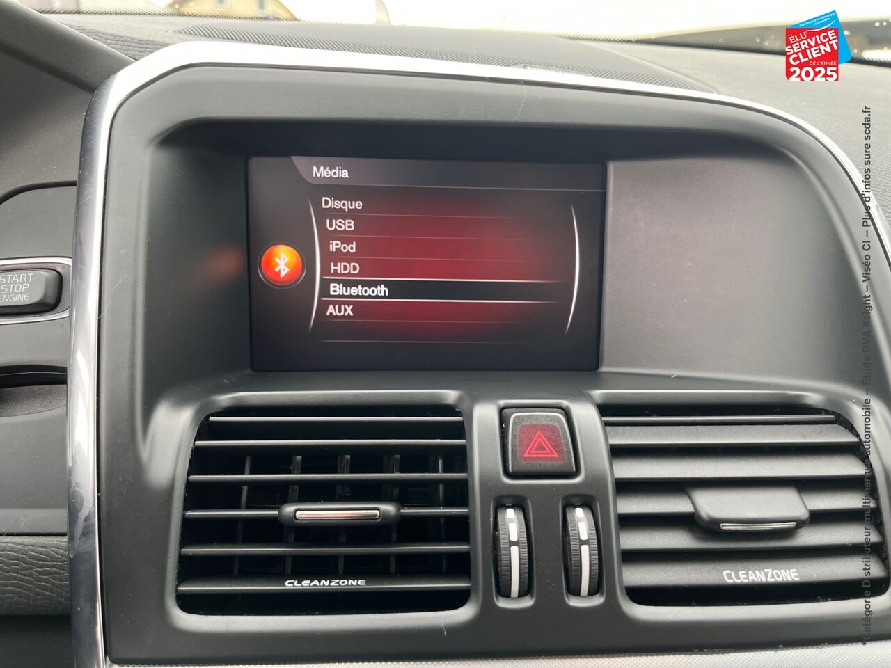 Véhicule d'occasion VOLVO XC60 D4 190CH SIGNATURE EDITION GEARTRONIC chez BMW Lons le Saunier