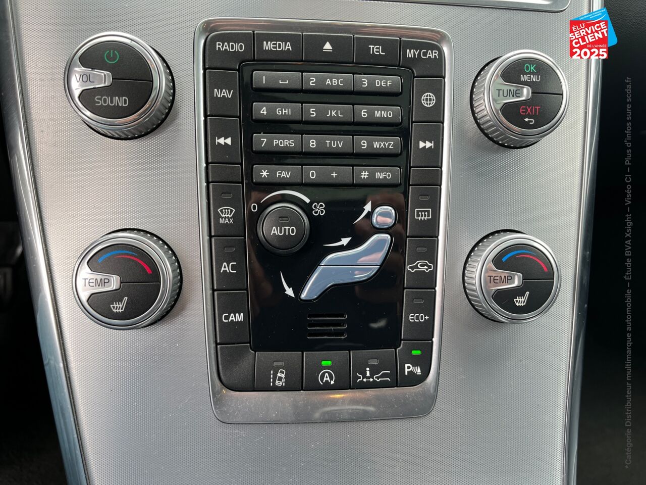 Véhicule d'occasion VOLVO XC60 D4 190CH SIGNATURE EDITION GEARTRONIC chez BMW Lons le Saunier