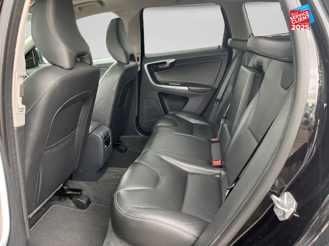 Véhicule d'occasion VOLVO XC60 D4 190CH SIGNATURE EDITION GEARTRONIC chez BMW Lons le Saunier