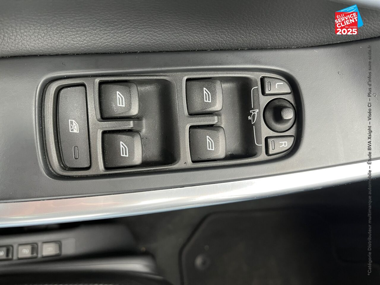 Véhicule d'occasion VOLVO XC60 D4 190CH SIGNATURE EDITION GEARTRONIC chez BMW Lons le Saunier