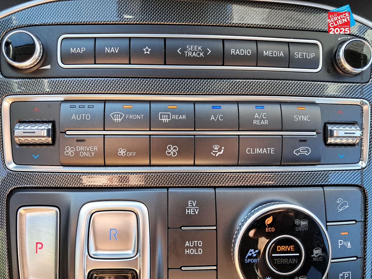 Véhicule d'occasion HYUNDAI SANTA FE 1.6 T-GDI 265CH PLUG-IN EXECUTIVE BVA6 HTRAC TPANO CUIR SIEGES CHAUFF GPS CAMERA chez Hyundai Epernay