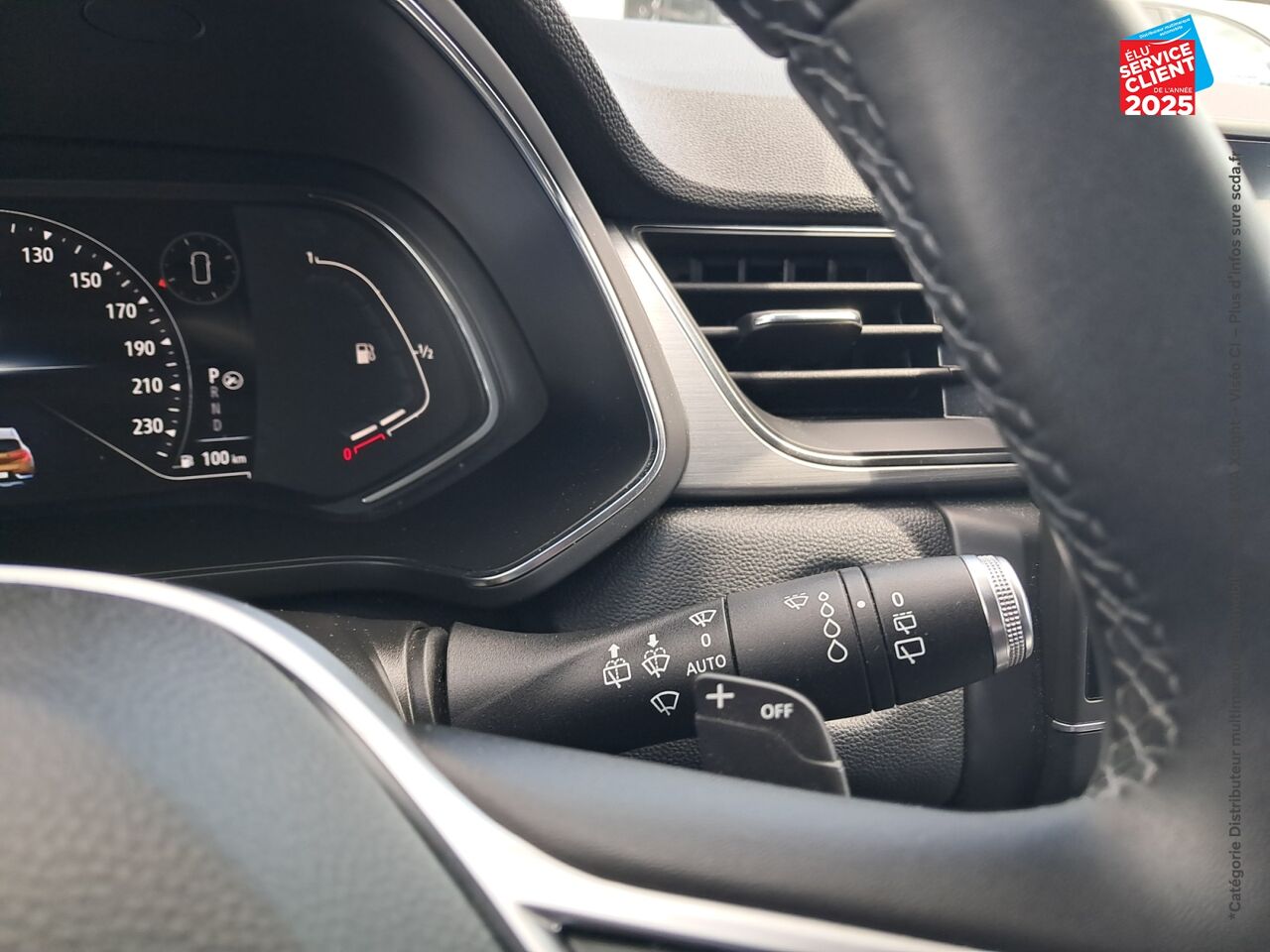 Véhicule d'occasion RENAULT CAPTUR 1.3 TCE 140CH FAP INTENS EDC -21 chez Hyundai Epernay