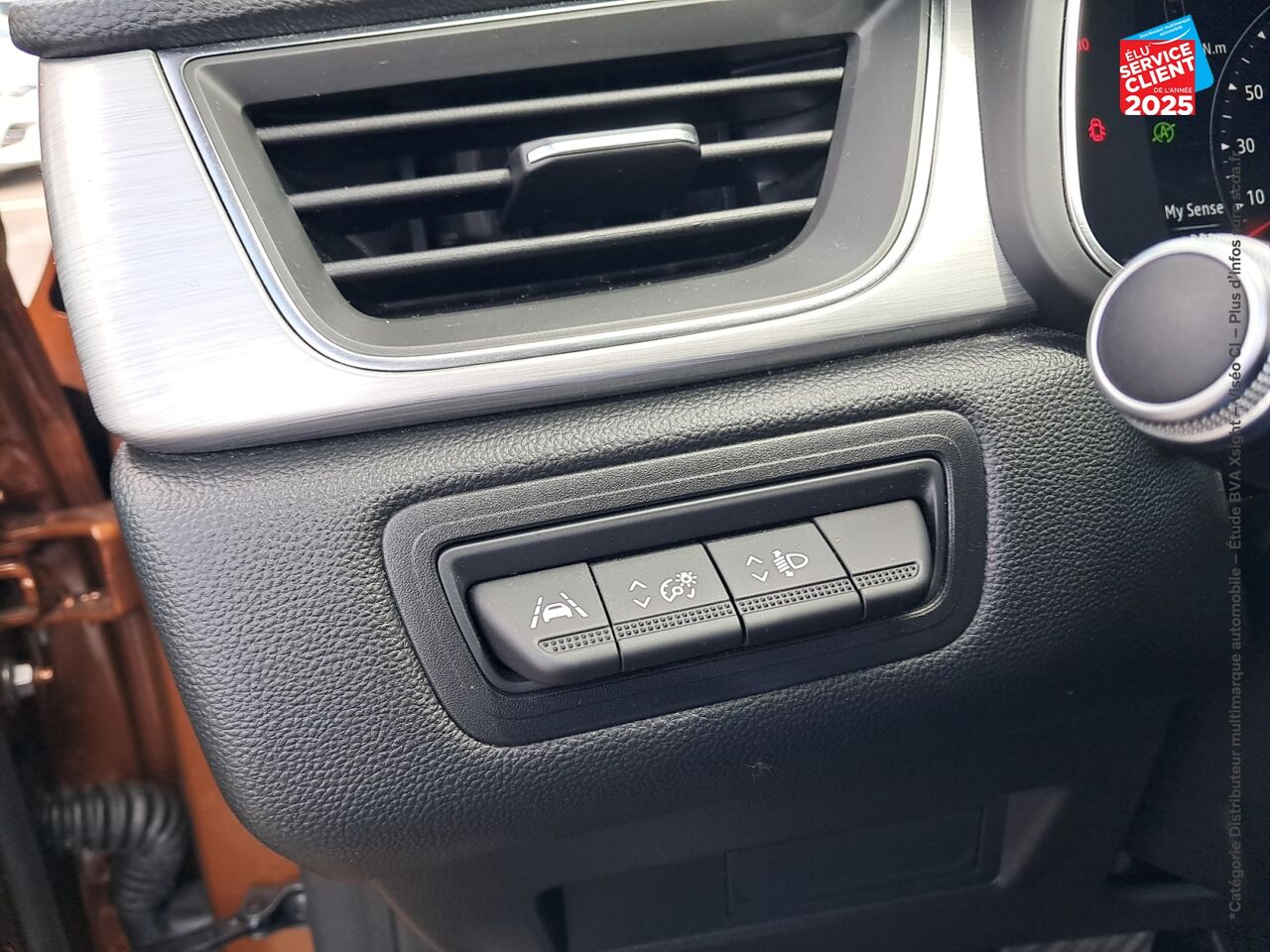 Véhicule d'occasion RENAULT CAPTUR 1.3 TCE 140CH FAP INTENS EDC -21 chez Hyundai Epernay
