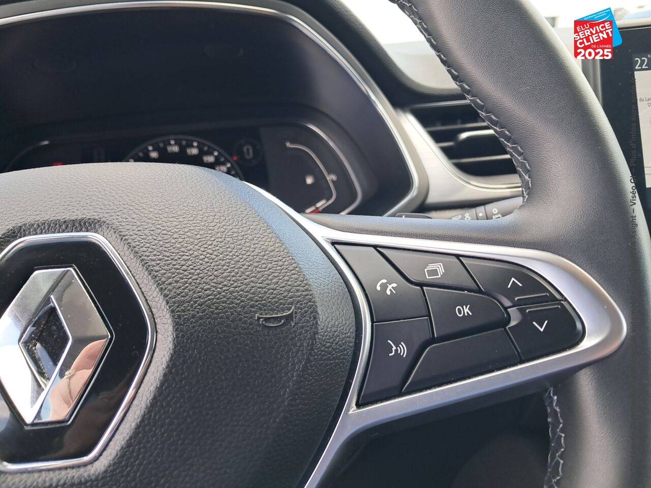 Véhicule d'occasion RENAULT CAPTUR 1.3 TCE 140CH FAP INTENS EDC -21 chez Hyundai Epernay