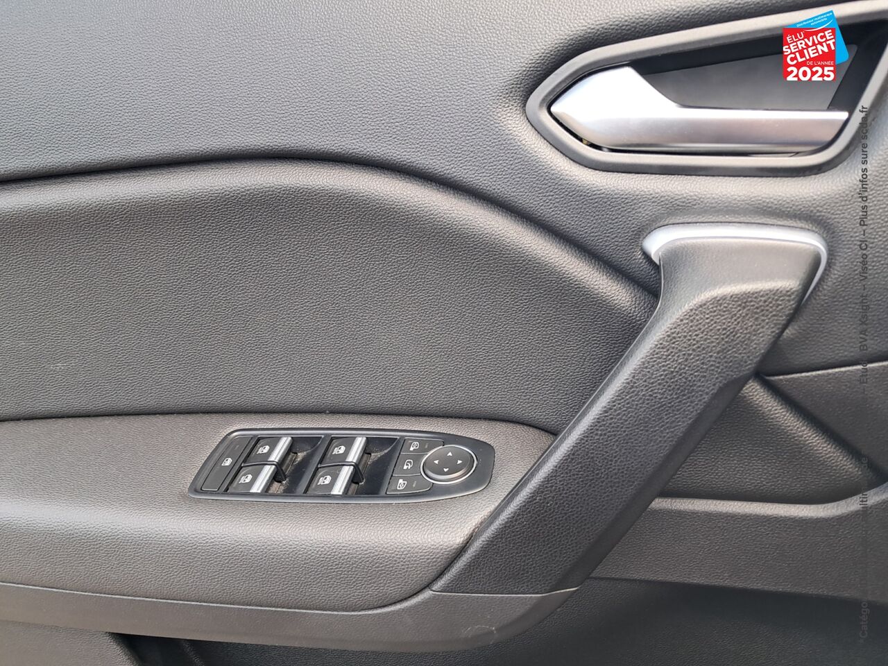 Véhicule d'occasion RENAULT CAPTUR 1.3 TCE 140CH FAP INTENS EDC -21 chez Hyundai Epernay
