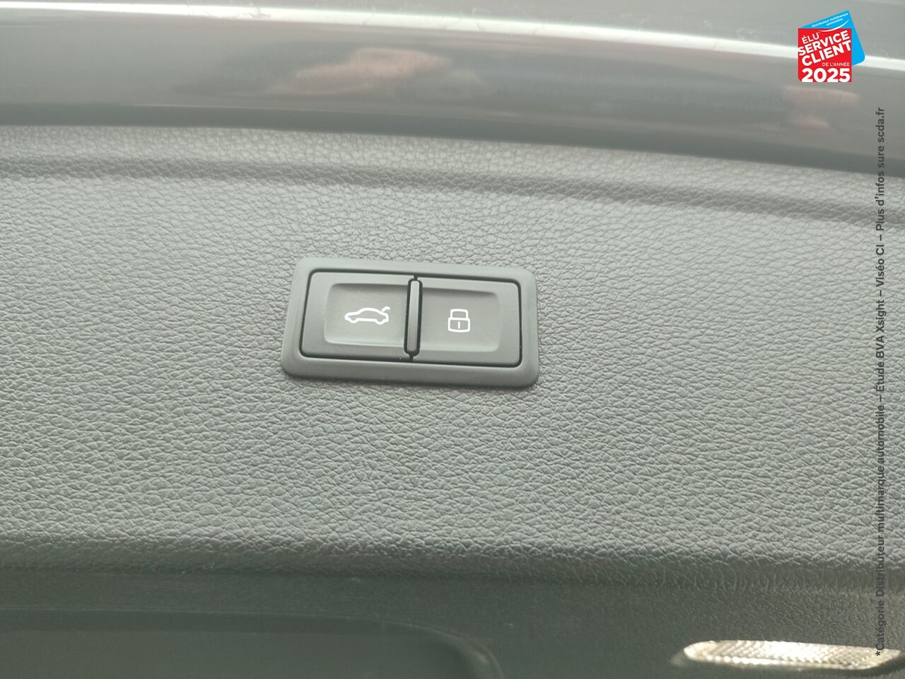 Véhicule d'occasion AUDI Q5 35 TDI MILD HYBRID 163CH S LINE S TRONIC 7 chez Toyota Verdun