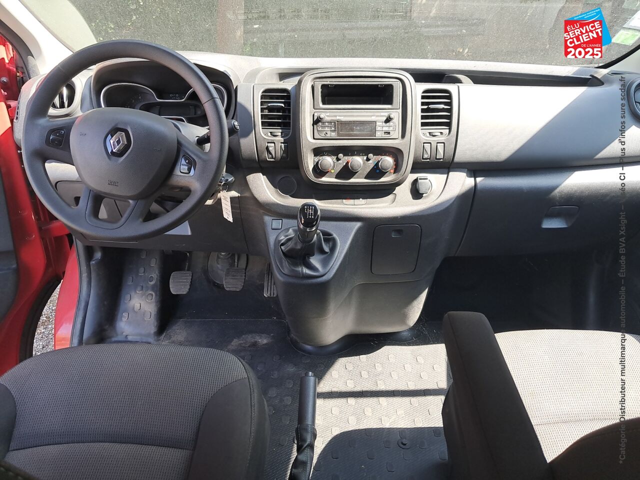 Véhicule d'occasion RENAULT TRAFIC COMBI L1 2.0 DCI 120CH S/S ZEN 8 PLACES chez Renault Colmar
