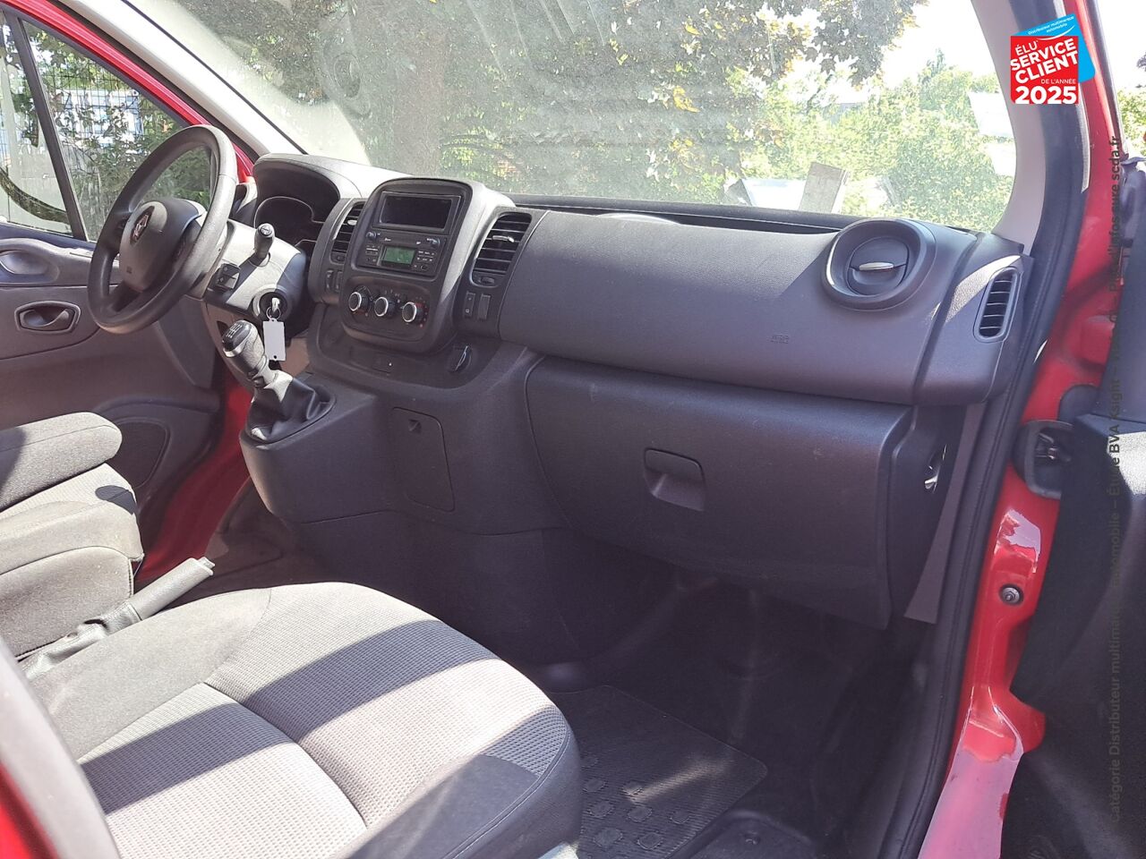 Véhicule d'occasion RENAULT TRAFIC COMBI L1 2.0 DCI 120CH S/S ZEN 8 PLACES chez Renault Colmar