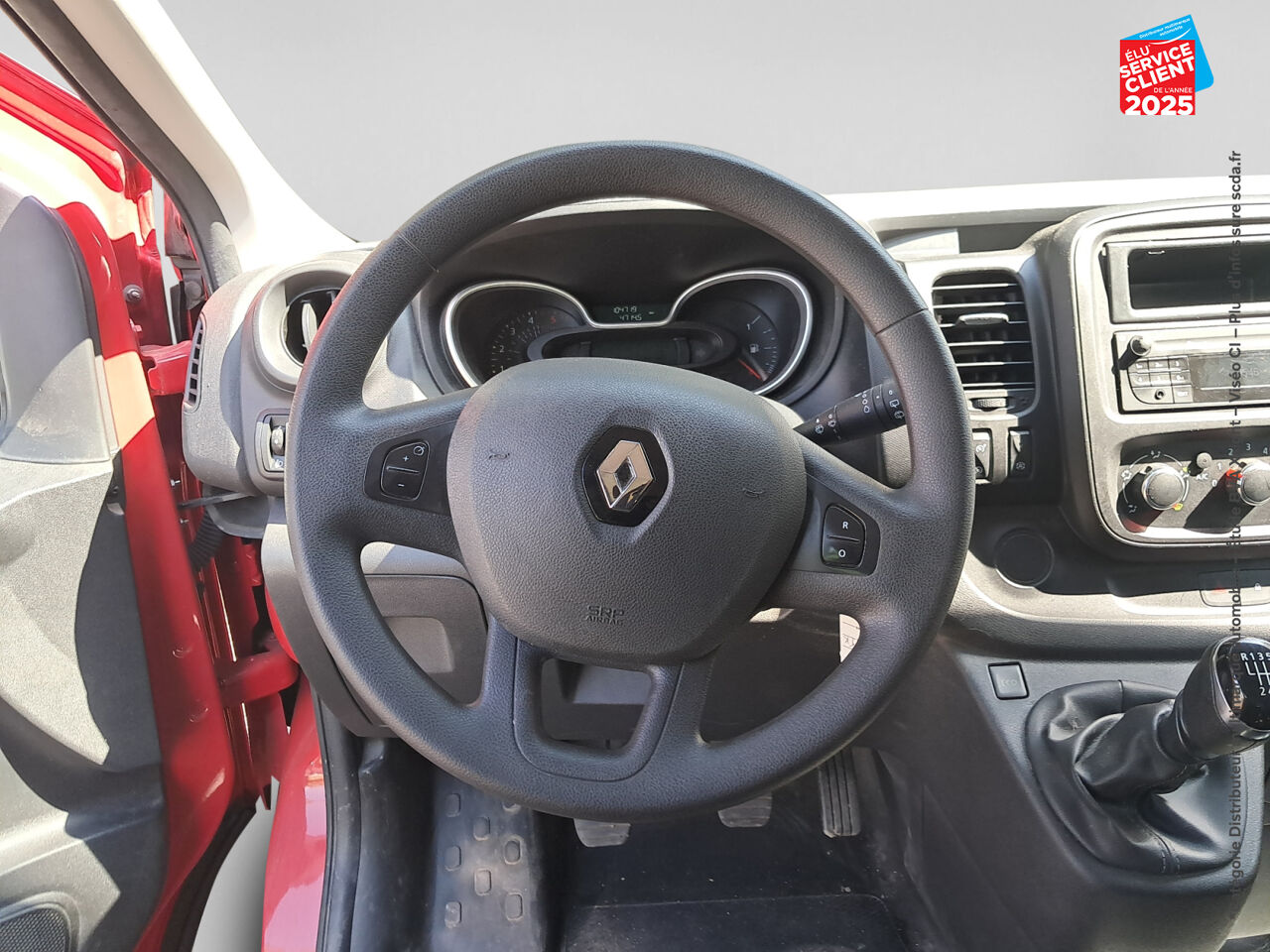 Véhicule d'occasion RENAULT TRAFIC COMBI L1 2.0 DCI 120CH S/S ZEN 8 PLACES chez Renault Colmar