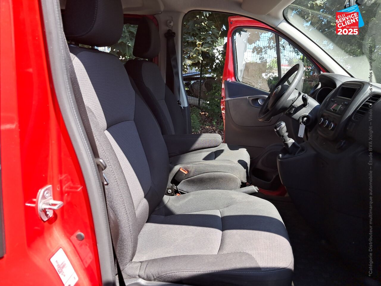Véhicule d'occasion RENAULT TRAFIC COMBI L1 2.0 DCI 120CH S/S ZEN 8 PLACES chez Renault Colmar