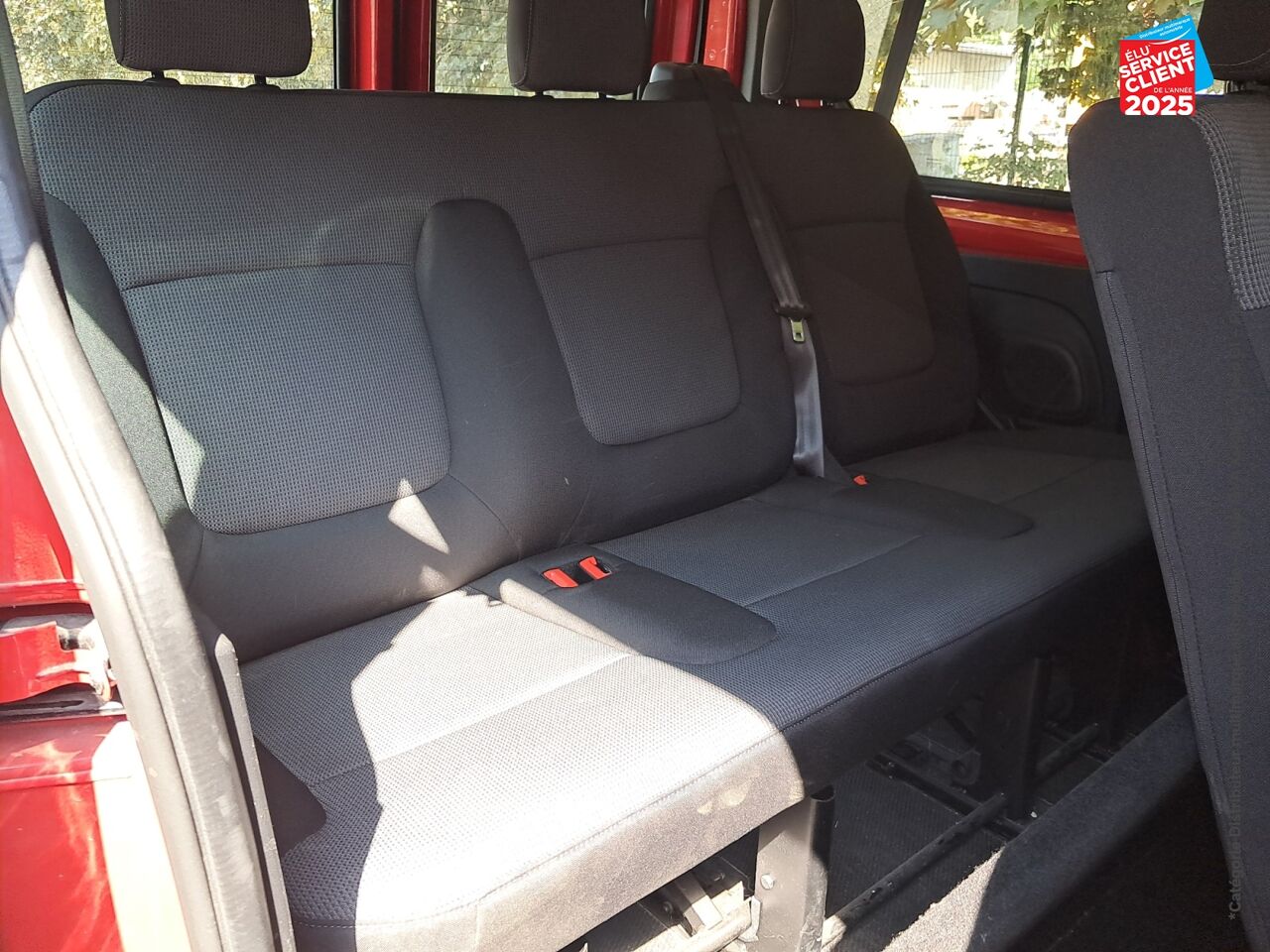 Véhicule d'occasion RENAULT TRAFIC COMBI L1 2.0 DCI 120CH S/S ZEN 8 PLACES chez Renault Colmar