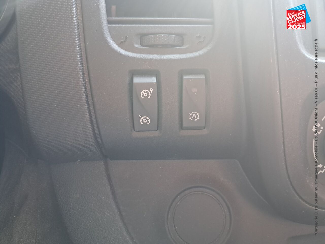 Véhicule d'occasion RENAULT TRAFIC COMBI L1 2.0 DCI 120CH S/S ZEN 8 PLACES chez Renault Colmar