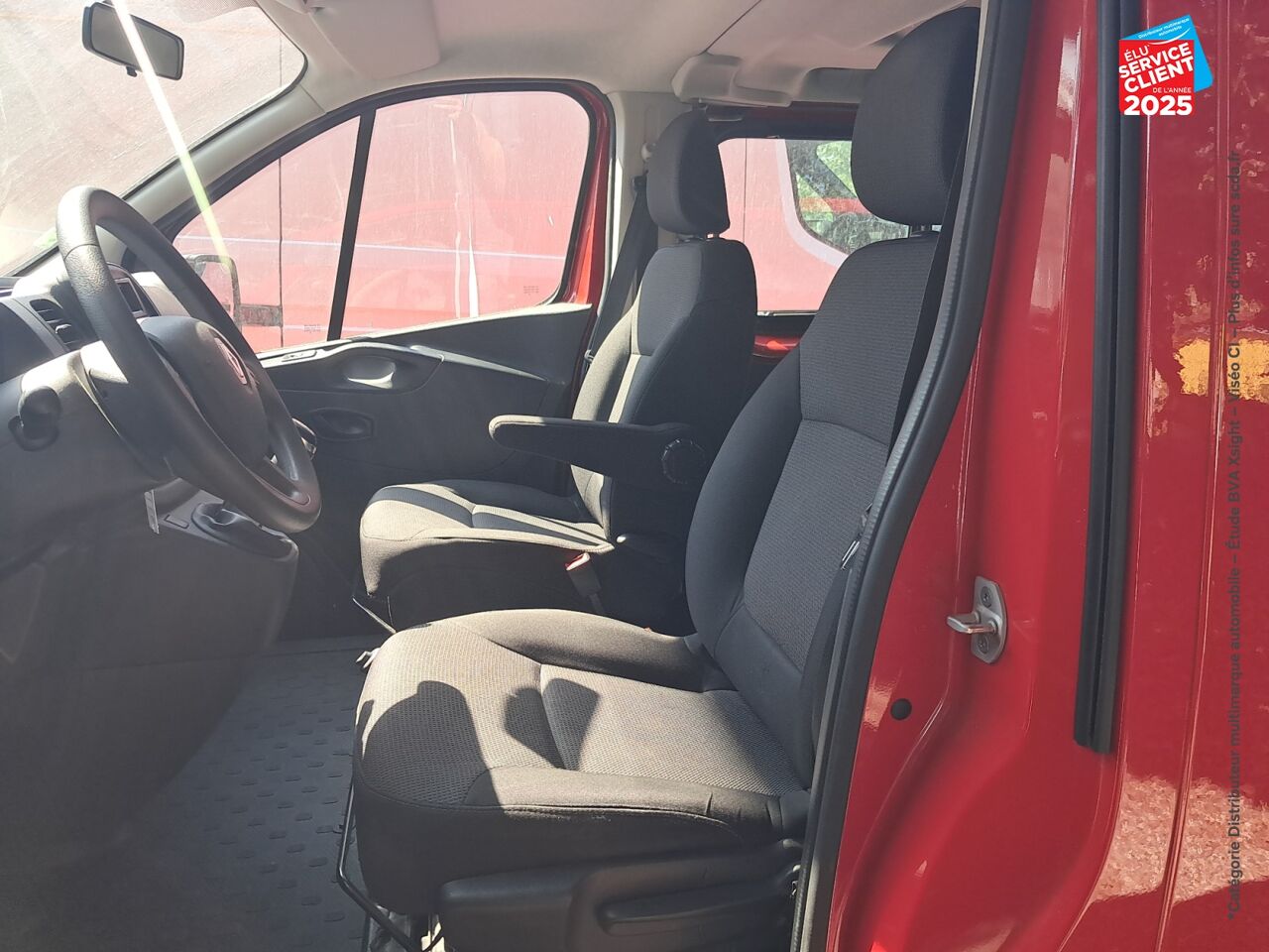 Véhicule d'occasion RENAULT TRAFIC COMBI L1 2.0 DCI 120CH S/S ZEN 8 PLACES chez Renault Colmar