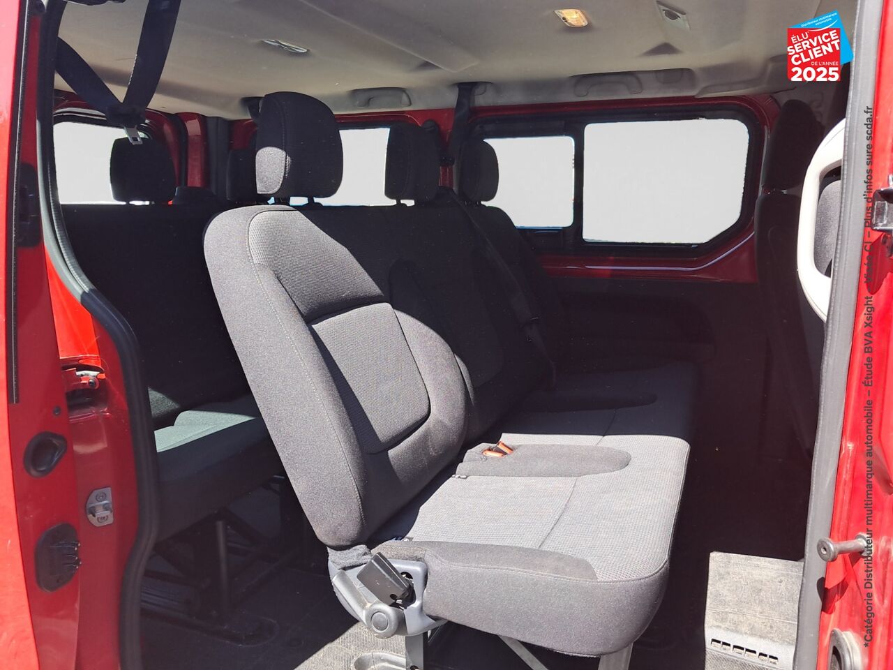 Véhicule d'occasion RENAULT TRAFIC COMBI L1 2.0 DCI 120CH S/S ZEN 8 PLACES chez Renault Colmar