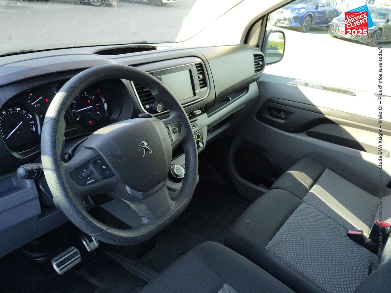 Véhicule d'occasion PEUGEOT EXPERT FG STANDARD 2.0 BLUEHDI 180CH S/S ASPHALT EAT8 CAMERA CARPLAY chez Renault Saint-Louis