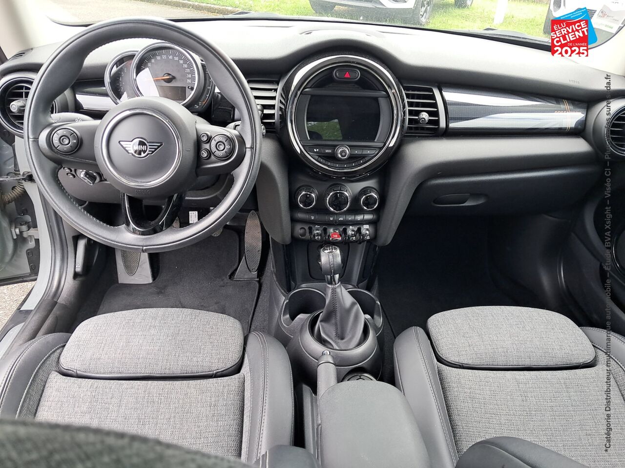 Véhicule d'occasion MINI MINI COOPER 136CH EDITION GREENWICH 115G TOUVRANT GPS CARPLAY chez BMW Pontarlier
