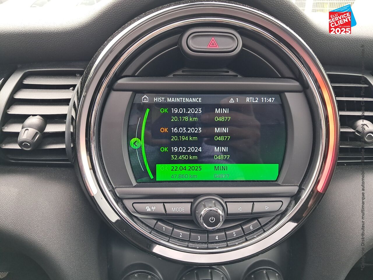 Véhicule d'occasion MINI MINI COOPER 136CH EDITION GREENWICH 115G TOUVRANT GPS CARPLAY chez BMW Pontarlier